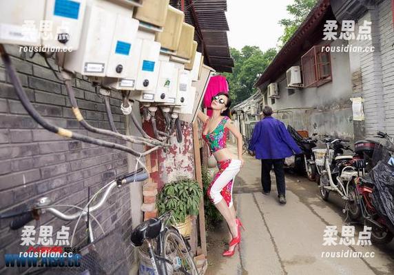 AISS爱丝(黄金版) - 索菲私房图集短期内无敌自信：秋日女神的气场全开。-柔思点