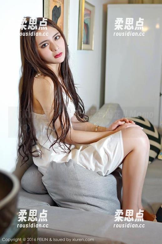 Feilin嗲囡囡 - 教室里漂浮的芷儿Momoko，美图中藏着一个小小的下午梦。-柔思点