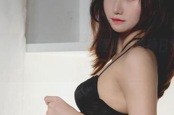 手握KuukoW皮衣，随便拍出那种日常的照片