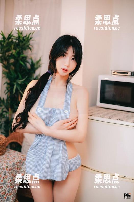 Sia(시아)的裸足姿态，简直是cos界的小叛逆。-柔思点