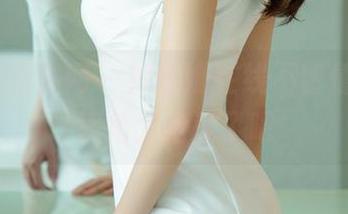 UGirls尤果网 - 刘姗姗在线不留情，泳衣视角太抢戏了吧