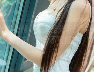 UGirls尤果网 - 毫无圣光下的郝晴Grace睡衣，完全不觉得挤！