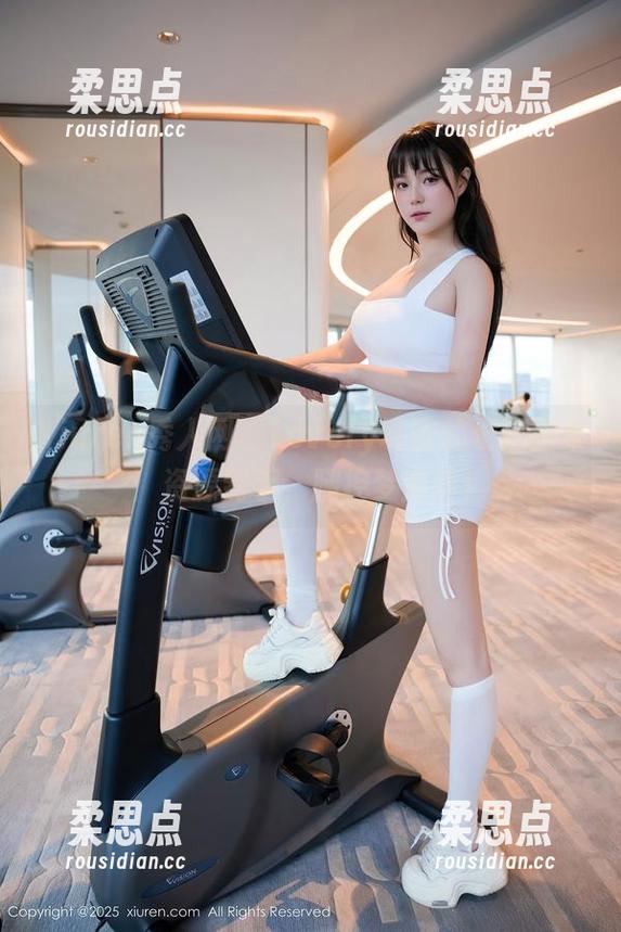 Xiuren秀人网 - Lovely璐璐的长腿图集：资源到手，腿控梦成真！-柔思点