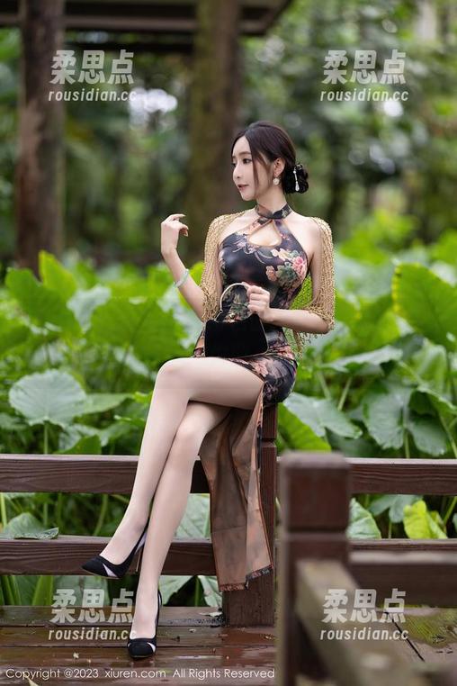 Xiuren秀人网 - 粉色的可可芝，高清变幻莫测，你敢来看嘛？-柔思点