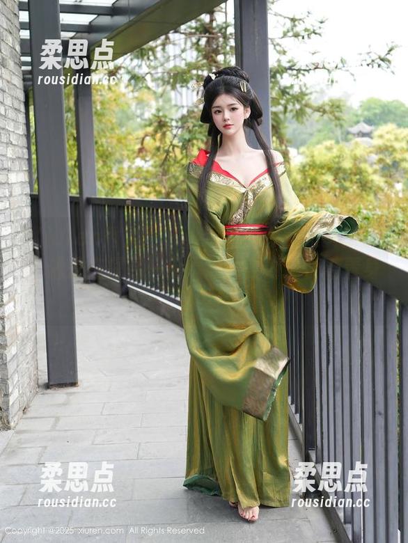 Xiuren秀人网 - 小逗逗的镂空又更新了，像是在探寻一份逗趣的美好，恍若置身其中！-柔思点