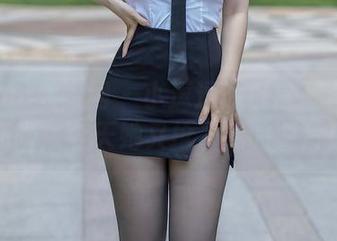 Xiuren秀人网 - 小逗逗的日常写真集更新啦：今天她又抢了我的薯片！