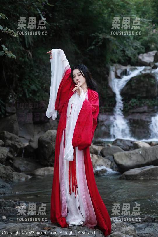 Xiuren秀人网 - 一见慧敏Vivi面带红裙，高清写真里那个姿态可是给我带来了不少想象哦。-柔思点