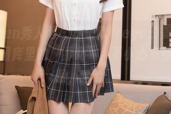 Xiuren秀人网 - 林子欣freya的美脚，分享图库里的“脚光”，不小心多看了几眼，哈哈。