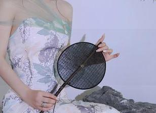 Xiuren秀人网 - 不只是一件全套护士服，柚琪Rich的下载里还有贴心小妙招！
