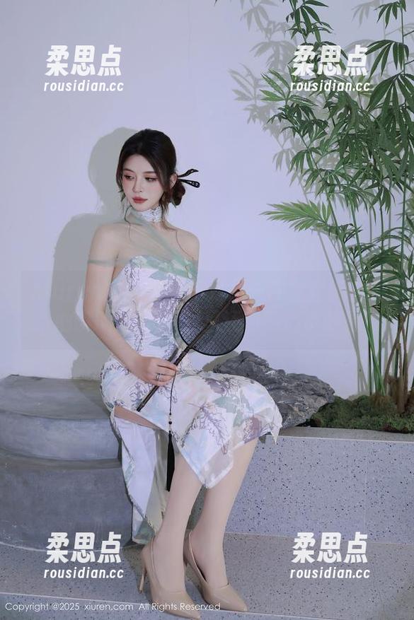 Xiuren秀人网 - 不只是一件全套护士服，柚琪Rich的下载里还有贴心小妙招！-柔思点