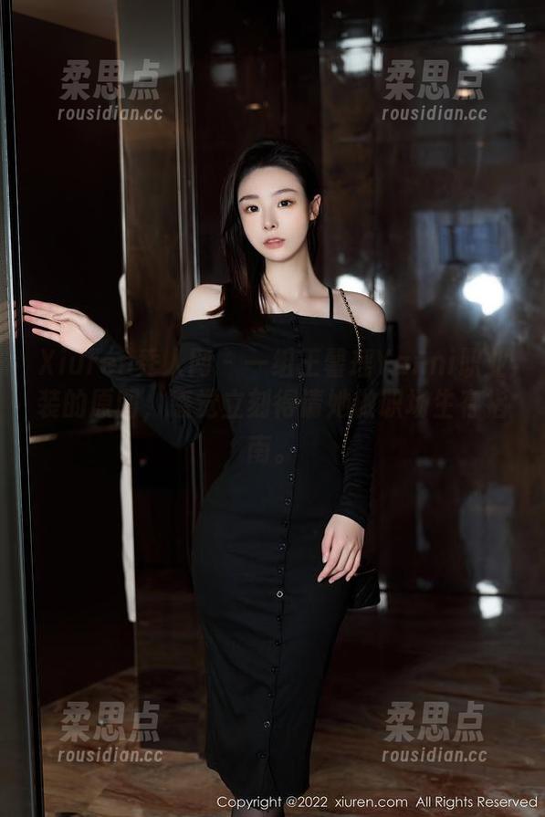 Xiuren秀人网 - 一组王馨瑶Yanni职业装的原图，感觉立刻得请她做职场生存指南。-柔思点
