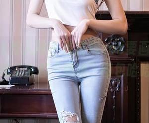 Xiuren秀人网 - 陈茜妮zoe要画画，结果变成了全套“妹妹”图包哈哈哈。