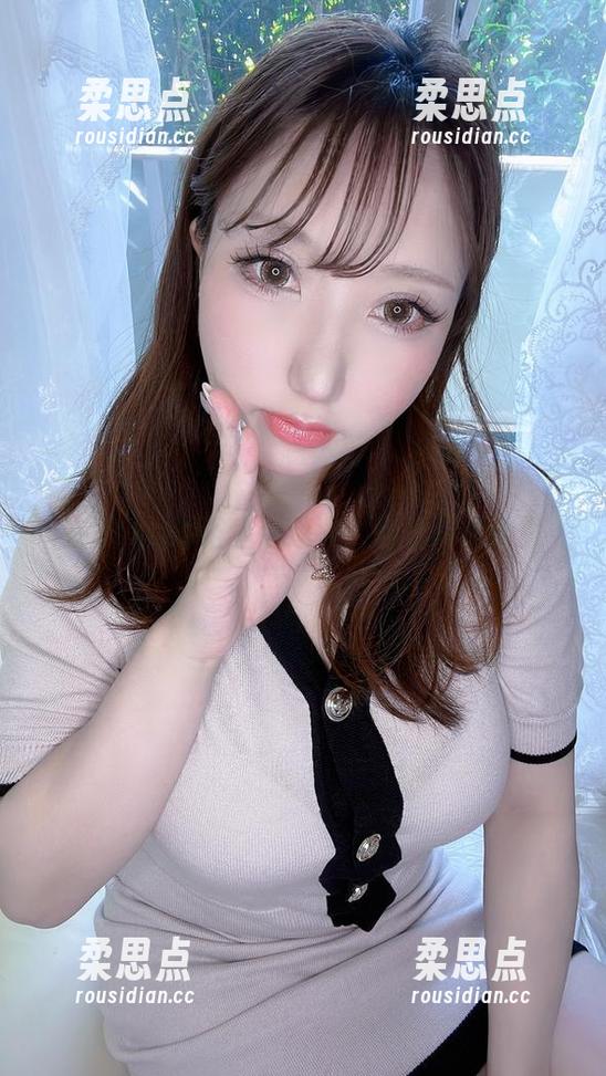 在Saku的浴室中迷失：另类写真合集-柔思点