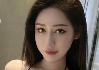 微密圈 - 妹妹照片大曝光，不爱笑的赛琳合集中居然有这样的角度？