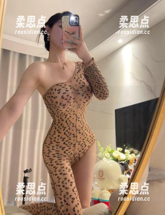 微密圈 - 不爱笑的赛琳的婚纱全集:每一件都有故事,都是懒惰层层叠叠出来的选项。-柔思点 微密圈 - 不爱笑的赛琳的婚纱全集:每一件都有故事,都是懒惰层层叠叠出来的选项。-柔思点