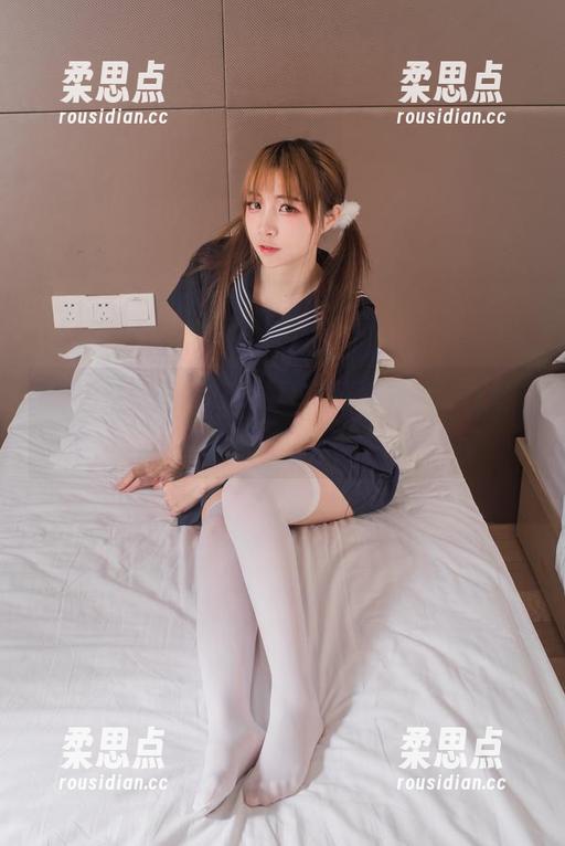 图集中连衣裙的随意感，二佐Nisa竟然把“懒散”穿出了份儿。-柔思点