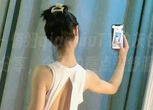 微密圈 - 俏妞qiaoniuTT的灰色紧身套图分享，今天的重点是舒服！