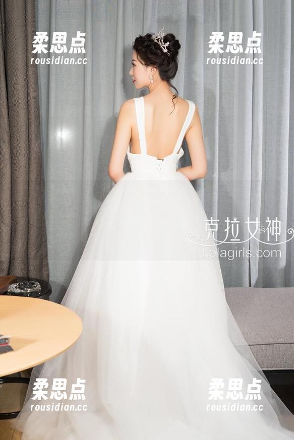 克拉女神 - 分享凌雪的空姐写真集，看看那些舞动在空中的姿态，令我无意间陷入了想象。-柔思点