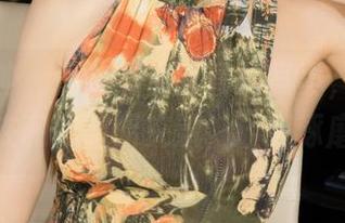 克拉女神 - 静宜的女孩高清写真，似乎每一帧都在和我暗暗交流，让人琢磨不透。