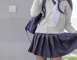 兔玩映画的草莓甜心写真，难道是把所有的糖分都放进了相框么？
