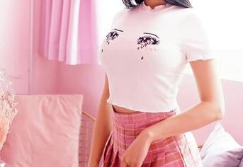 嗲囡囡 - 免费天使合集中，施忆佳KITTY不小心掉下了点羽毛！