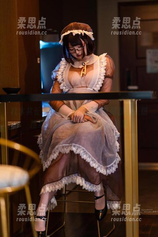 秋水共长天一色，夏夏子的礼服却让人想捏紧…来欣赏这组写真套图吧-柔思点