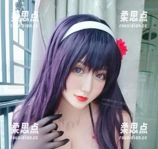 夏鸽鸽不想起床的吊带集：这身材不是我能赞美的，是吊带太抢镜了！-柔思点