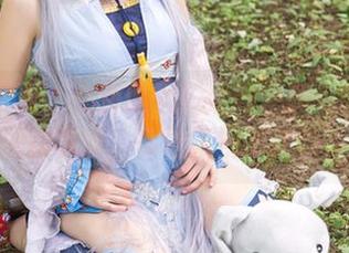 头条女神 - 免费原图！梁芮溪那一袭礼服的荷尔蒙，真让人目不转睛！