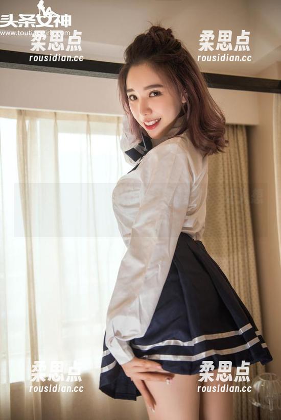 头条女神 - 火儿,原图搭配美脚,让人想不断放大细节。-柔思点 头条女神 - 火儿,原图搭配美脚,让人想不断放大细节。-柔思点