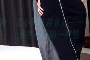 头条女神 - 艾小青在茶水间——精选写真，偶然相遇的一刹那