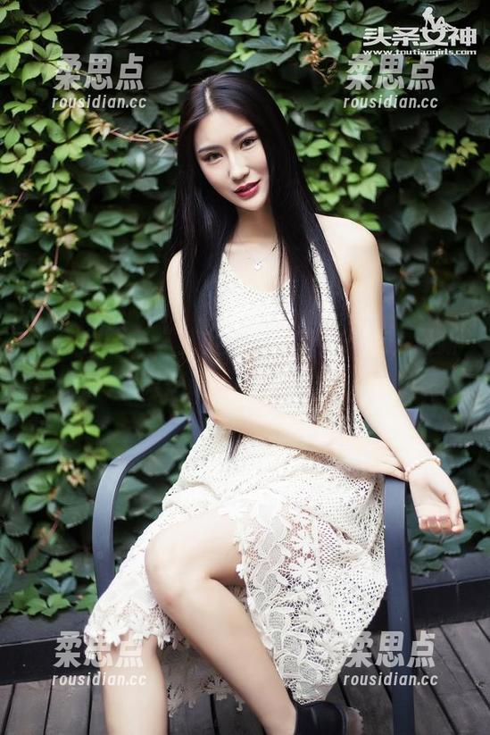 头条女神 - “艾小青万圣节大改造，最新照片我只想说……给我多一个！“-柔思点