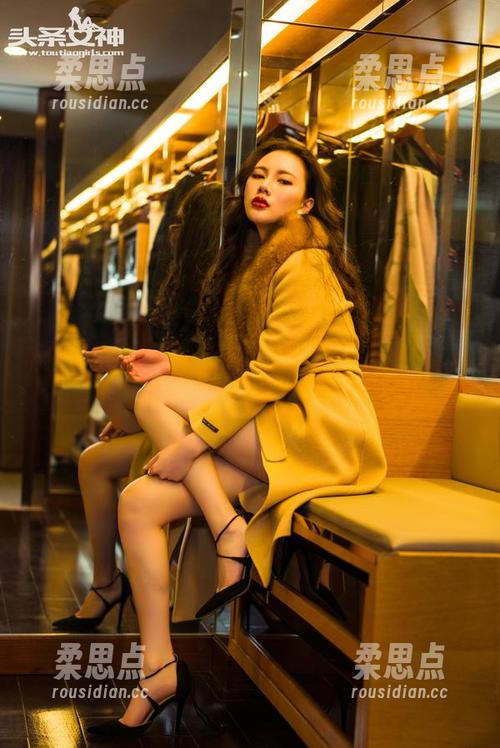 头条女神 - 陈怡曼图集在教室，真心不想上学，想欣赏她的每一个姿态。-柔思点