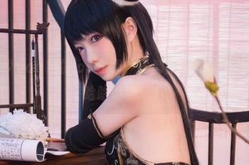 每次妖少you1的cos分享，我都默默更新了朋友圈“哈哈哈哈”！