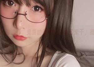 小泉学姐吖的油亮，免费的照片好像油漆未干，亮到忘形！