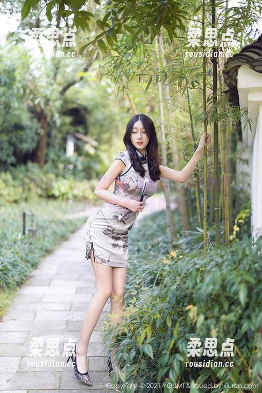 尤蜜荟 - 套图里的是小逗逗，白丝搭配，让我不知该看哪里啊！-柔思点