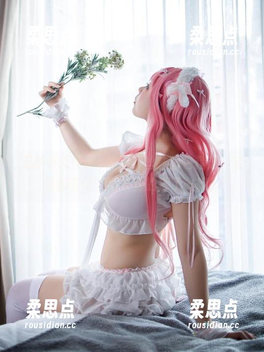 无颜小天使wy的灵动丝袜图包精选：走路都有风，结果真的摔了一跤！-柔思点