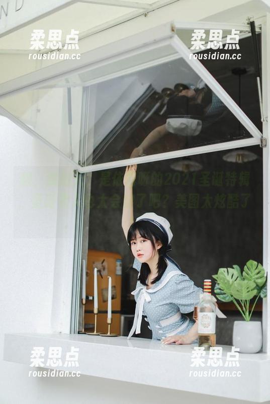 额，我的天，是依酱呀的2021圣诞特辑，圣诞老人也太会穿了吧？美图太炫酷了！-柔思点