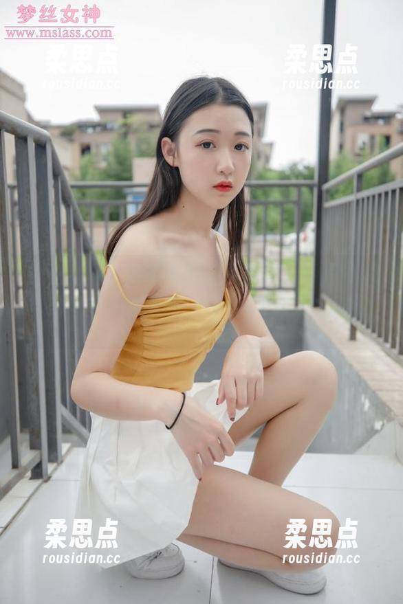 梦丝女神 - 美女主播乔儿在线，图片中却有种奇妙的疏离感，好吧，我承认我在看。-柔思点