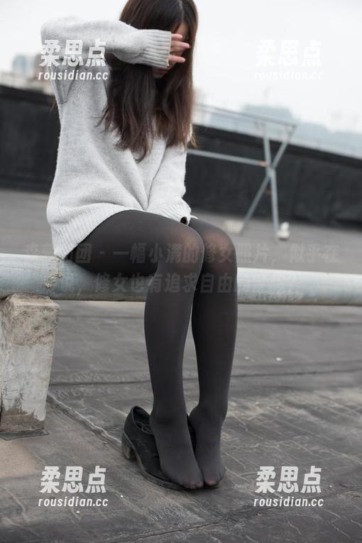 森萝财团 - 一幅小满的修女照片，似乎在说，修女也有追求自由的梦想？-柔思点