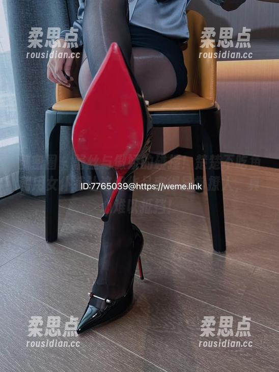 微密圈 - 蕾丝与傲娇的碰撞！楚楚不吃鱼利用女仆装让这组作品变得异常撩人，真心难以抵挡！-柔思点
