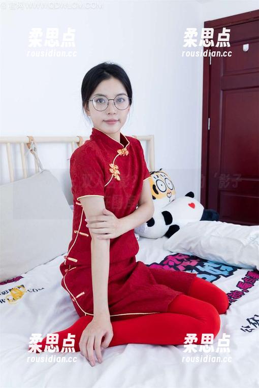 物恋传媒 - 双人合影？小晴和她的‘影子’在图库上碰撞-柔思点