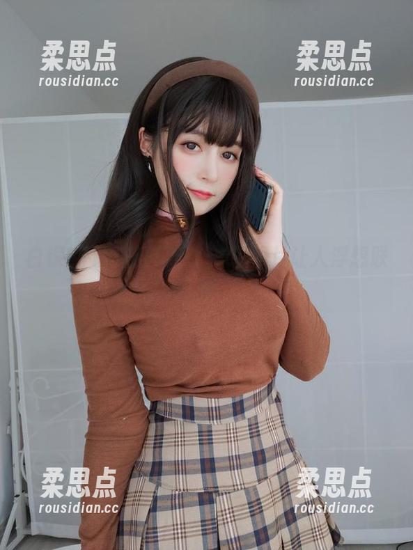 白银81的浴缸风光：cos照片让人浮想联翩-柔思点