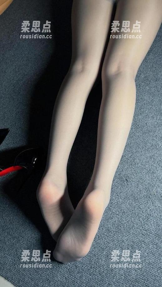 微密圈 - 白龙猫女的双马尾写真集,直击我的潜意识,哈哈!-柔思点 微密圈 - 白龙猫女的双马尾写真集,直击我的潜意识,哈哈!-柔思点