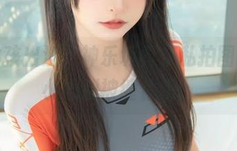 蜘蛛女孩出没，神乐坂真东私拍图包耶！小心别被缠住哦！