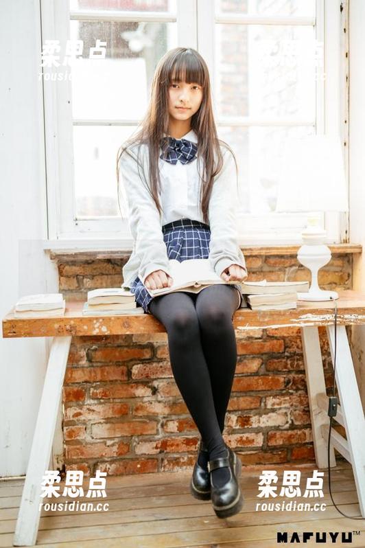神楽坂真冬的美腿：在雪地里撒娇的图包，呼唤小腿肌肉的小点赞-柔思点