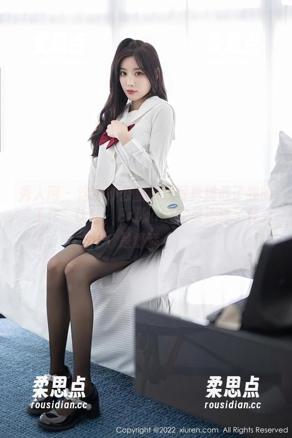 秀人网 - 这组办公室在线写真挑战了我的“工作”认知，Erikaki完美演绎了什么是舒适。-柔思点