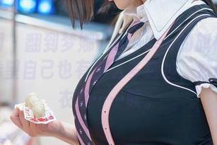 秀人网 - 翻到梦娜Vanessa的旗袍图集，真希望自己也有那么多选项，然而我的衣柜……唉。