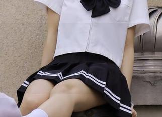 绮梦摄影 - 小艺的粉色写真：我再也无法直视屏幕了，这色彩让我充满了疑惑的同时也想多看几秒…
