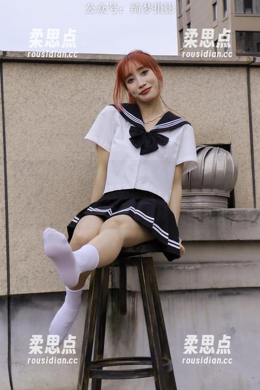 绮梦摄影 - 小艺的粉色写真：我再也无法直视屏幕了，这色彩让我充满了疑惑的同时也想多看几秒…-柔思点