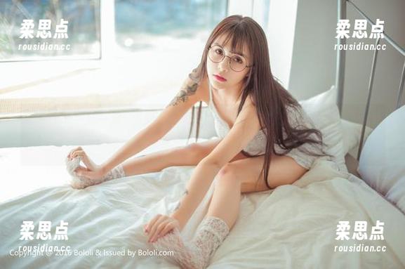 菠萝社 - 更新一波！Suki朱忆音的红裙，貌似不仅仅有裙子还有故事，那个眼神太迷了吧。-柔思点
